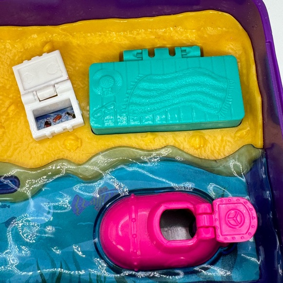 Polly Pocket Hidden in Plain Sight Beach Vibes Backpack Playset Mixed 2017.READ! - Picture 4 of 13